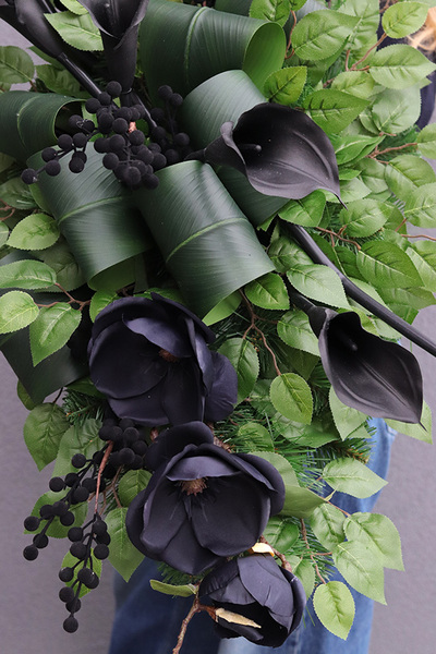 Black Flowers, kompozycja nagrobna na podkładzie, wym.38x100x52cm