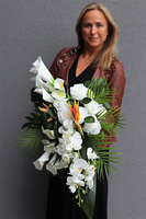 Leokadia, bukiet nagrobny we wkładzie z kalią i orchideą