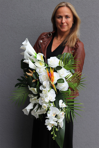 Leokadia, bukiet nagrobny we wkładzie z kalią i orchideą