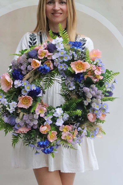 Juliette, wianek na drzwi z kwiatami