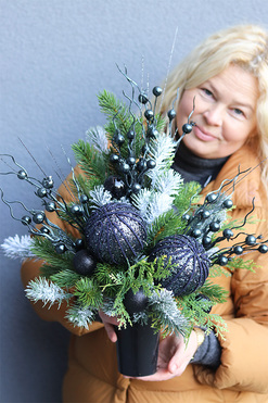 Zima w Granacie, świąteczny bukiet nagrobny we wkładzie, wys.50cm