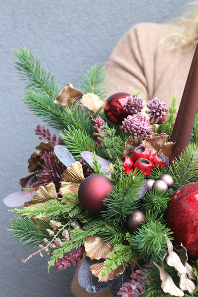 Exclusive Ferrano, świąteczny stroik w metalowym pucharze