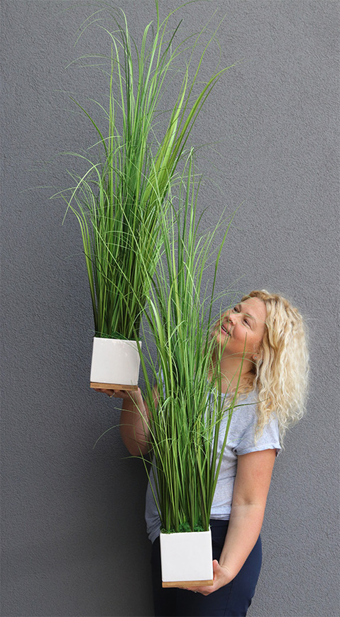 Terrana Wood Base, wysoka sztuczna trawa w donicy