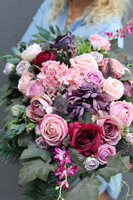 Gerrania 2, nagrobna wiązanka z fioletowym akcentem