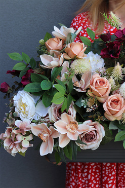 Opera Music, elegancka kompozycja kwiatowa, wym.52x80cm