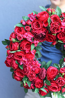 Red Fire 3, bogaty czerwony wianek z róż