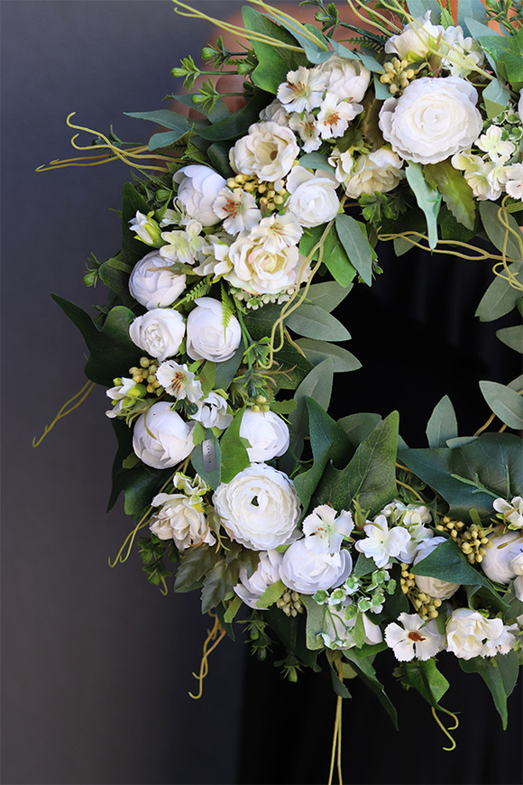 Anita, biały wianek z pełnikami, śr.40cm 