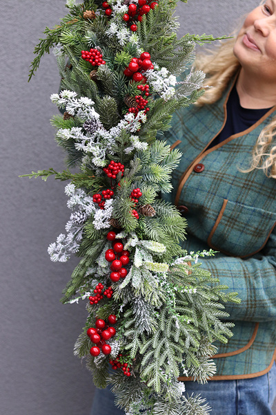 Szkarłatne Święta, girlanda świąteczna z owocami