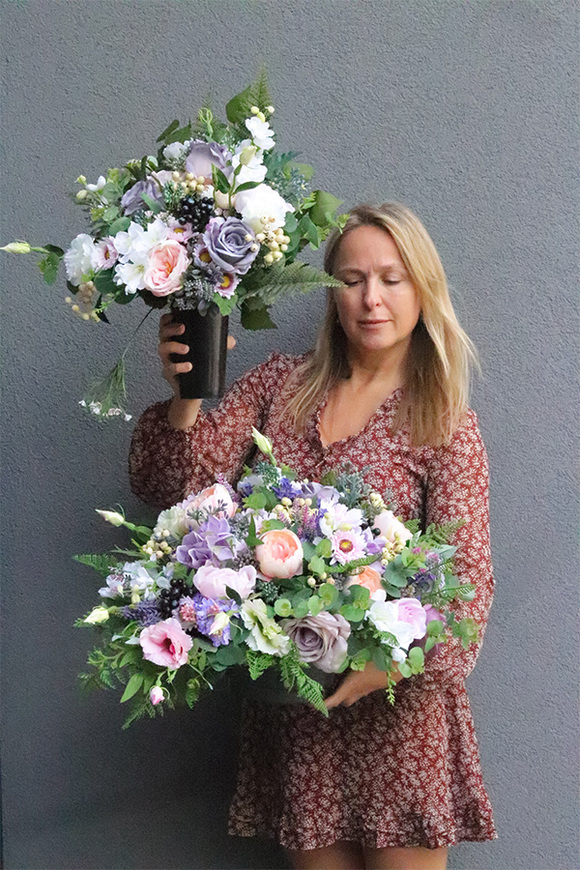 Violet Herrera, bukiet nagrobny we wkładzie