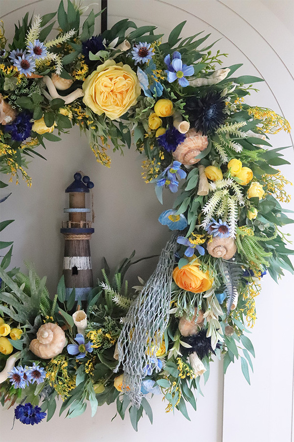 Mazurite, marynistyczny wianek z latarnią morską