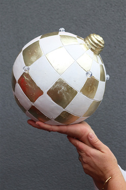 Winter Ball, figurka bombka ceramiczna LED H, wym.24x25cm