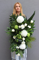Nelema White, biała wiązanka nagrobna z chryzantemami