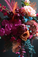 Bollywood, kompozycja kwiatowa w energetycznych kolorach, wys.70cm +wystające elem.