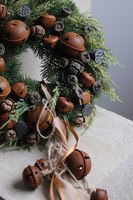 Scandi Bells, świąteczny wianek na drzwi