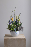 Zając w Szafirkach, wielkanocna kompozycja w naczyniu