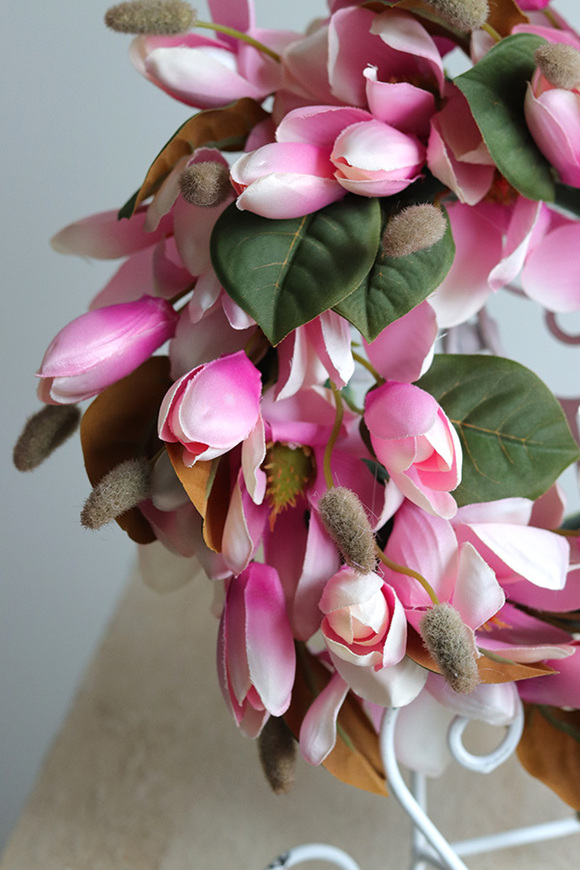 Magnolia Różowa, wianek z kwiatów magnolii