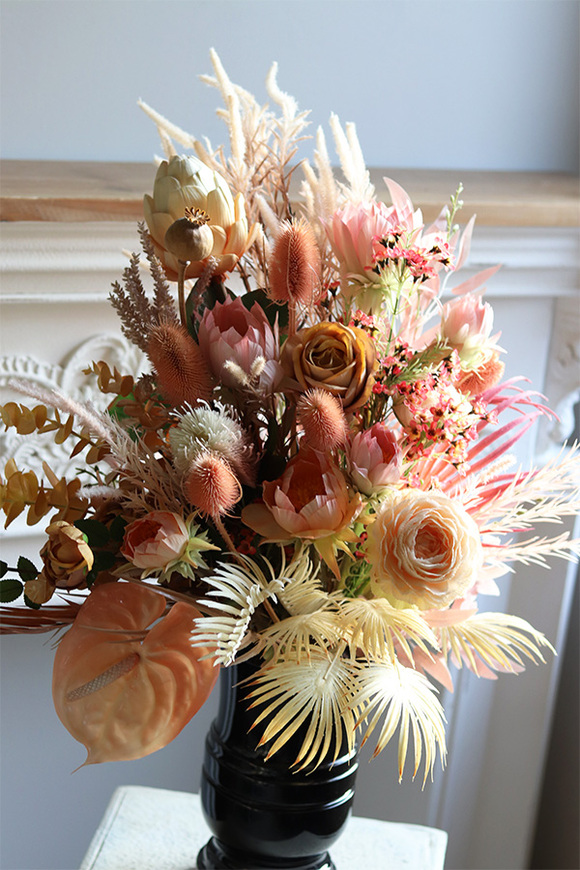 Mortario Vinn, nowoczesny bukiet nagrobny w wazonie