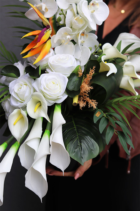 Leokadia, bukiet nagrobny we wkładzie z kalią i orchideą