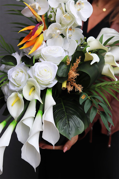 Leokadia, bukiet nagrobny we wkładzie z kalią i orchideą