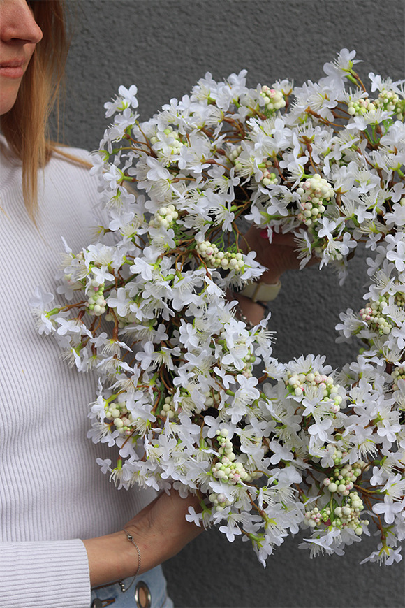 Białe Bzy, wiosenny wianek z bzem