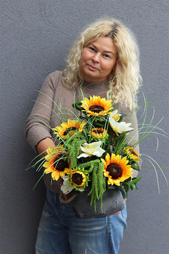 Słoneczniki Volcan, kompozycja w ozdobnej osłonce, wys.52cm