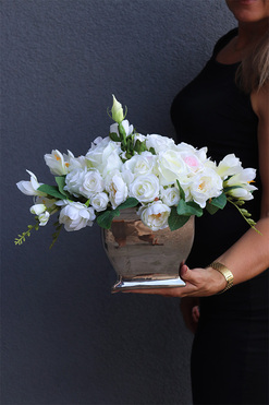 kompozycja kwiatowa Caryca Biel, wys.40x26cm