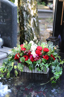 Anielska Czerwień, dekoracja nagrobna z aniołem