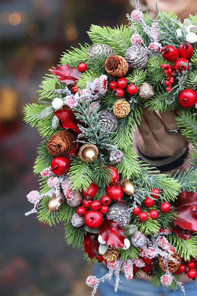 Czerwień Dekora, świąteczny wianek na drzwi