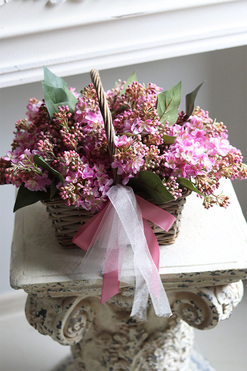 Poetica, kosz z różowymi bzami, wym.37x38x28cm