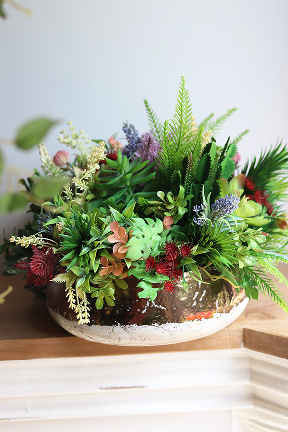 Green Helita, kompozycja sukulenty w miedzianej misie