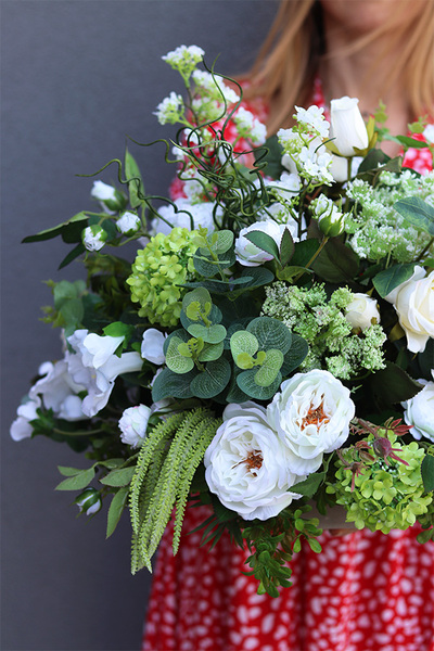 Leduncja 2, kompozycja kwiatowa na podstawce welurowej