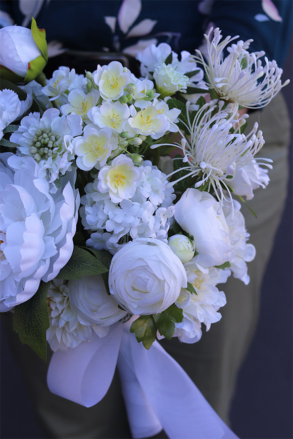 biały bukiet kwiatów