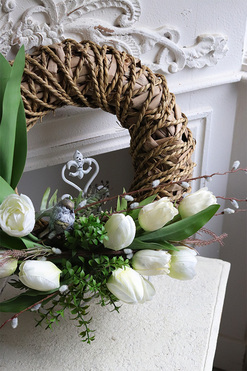 Świtanie, wiosenny wianek z tulipanami, rozp.42cm