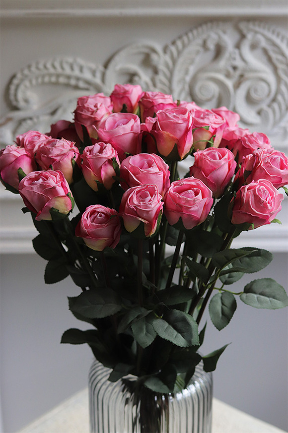 Pink Roses, kompozycja kwiatowa róże w wazonie