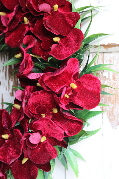 asymetryczny wianek z chwostem, Orchidelia Velurro Red, śr.42cm 