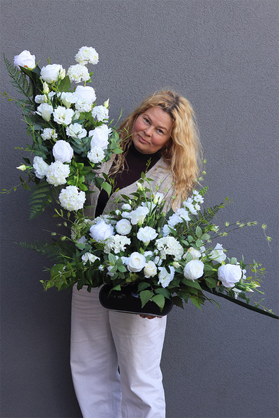 Biała Fregalla, nagrobna kompozycja w naczyniu