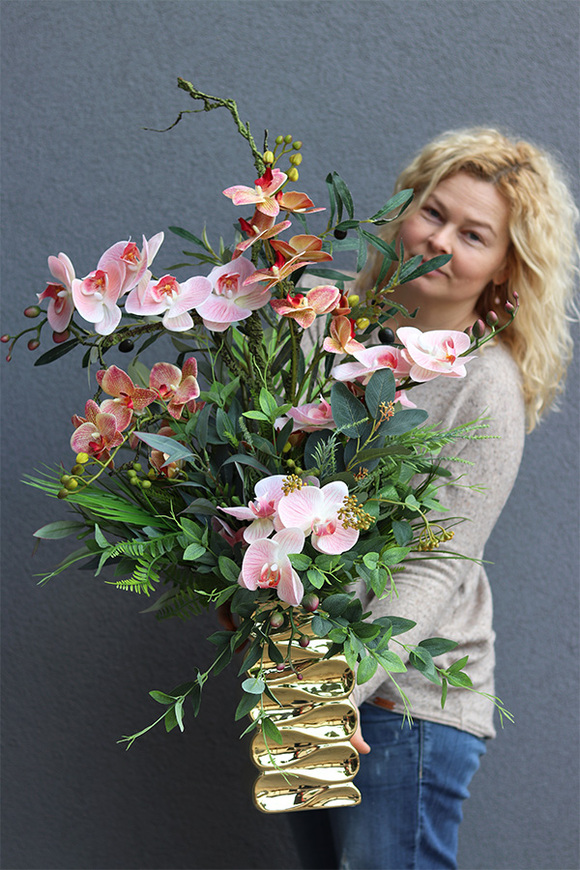 kompozycja w wysokim wazonie, Lucille Gold