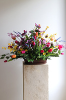  Veronia, kompozycja nagrobna w misie, wym.48x85x50cm