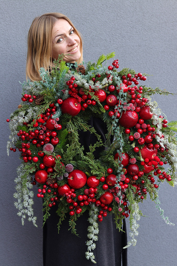 Red Morning, czerwony świąteczny wianek