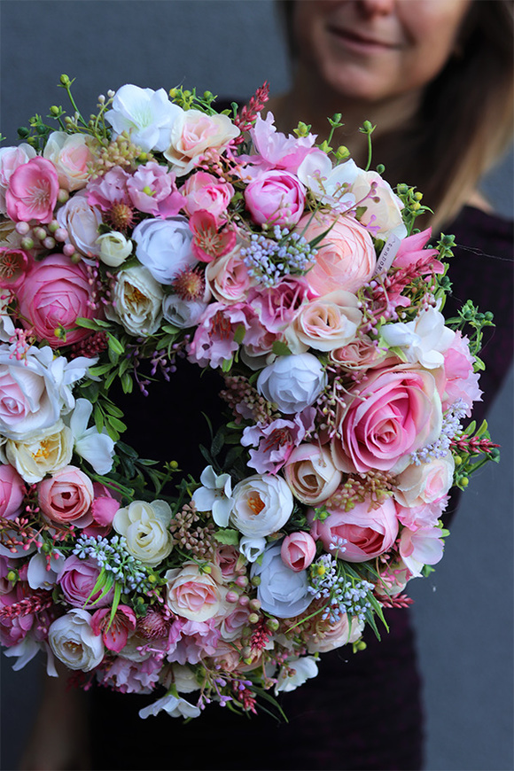 Arabeska 2, bogaty pastelowy wianek na drzwi, śr.34cm