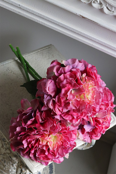 Pink Hydrangea, gałązka sztucznej hortensji z listkami