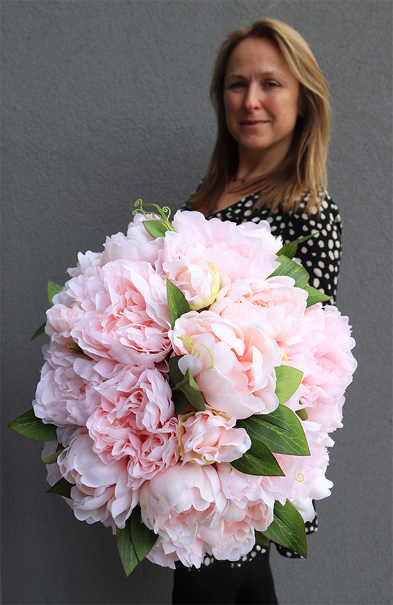 kompozycja z różowych piwonii, Peonessa Cooler, wym.41x38x35cm