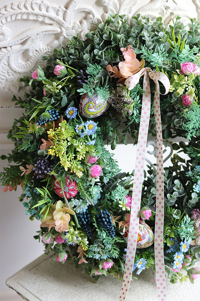 Pastele Wiosenne, wielkanocny wianek na drzwi z jajkami