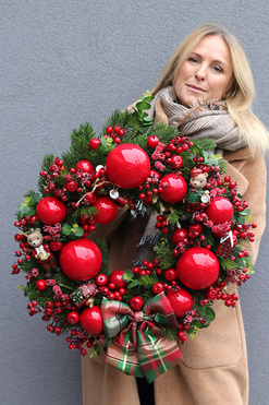 Świąteczna Iskra, czerwony świąteczny wianek z misiami, śr.53cm 