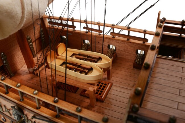 Sovereign of the Seas, ekskluzywny model żaglowca z rozwiniętymi żaglami