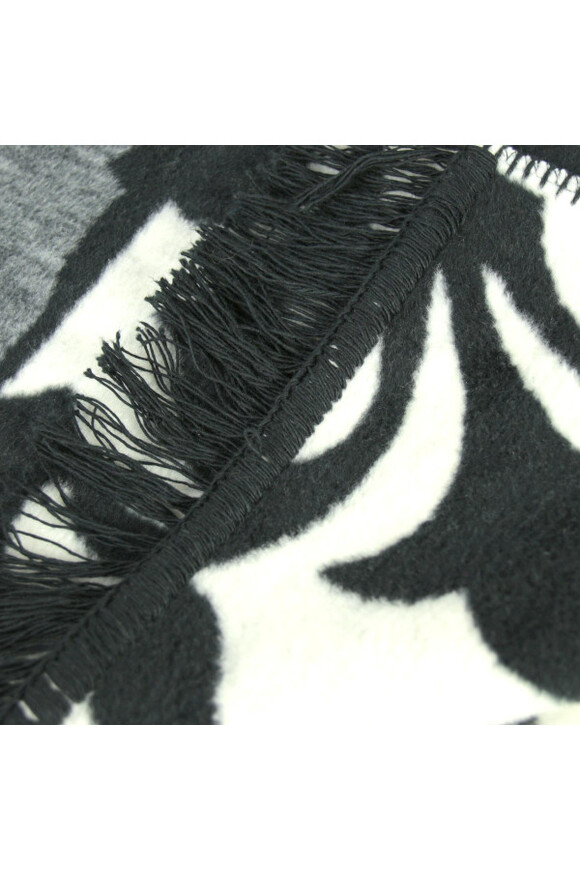 Makao, miękki koc z frędzlami