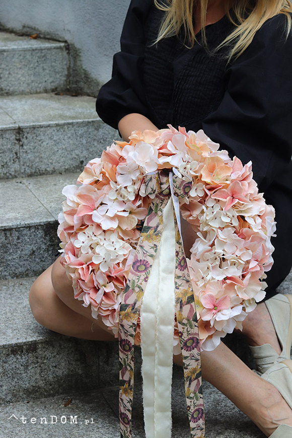 Hortensje Jesienne, wianek na drzwi z hortensji