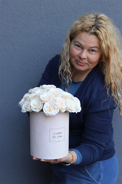 Soap Opera Creme, flowerbox na walentynki z mydlanymi różami, wys.29cm