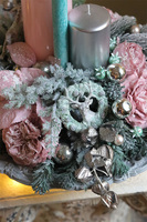 Pink Winter, stroik ze świecami na talerzu