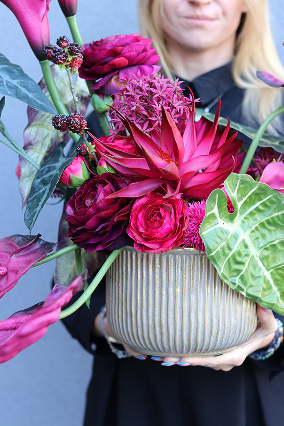 Bordona Krolewska B, nowoczesna kompozycja kwiatowa, wym.46x55x32cm